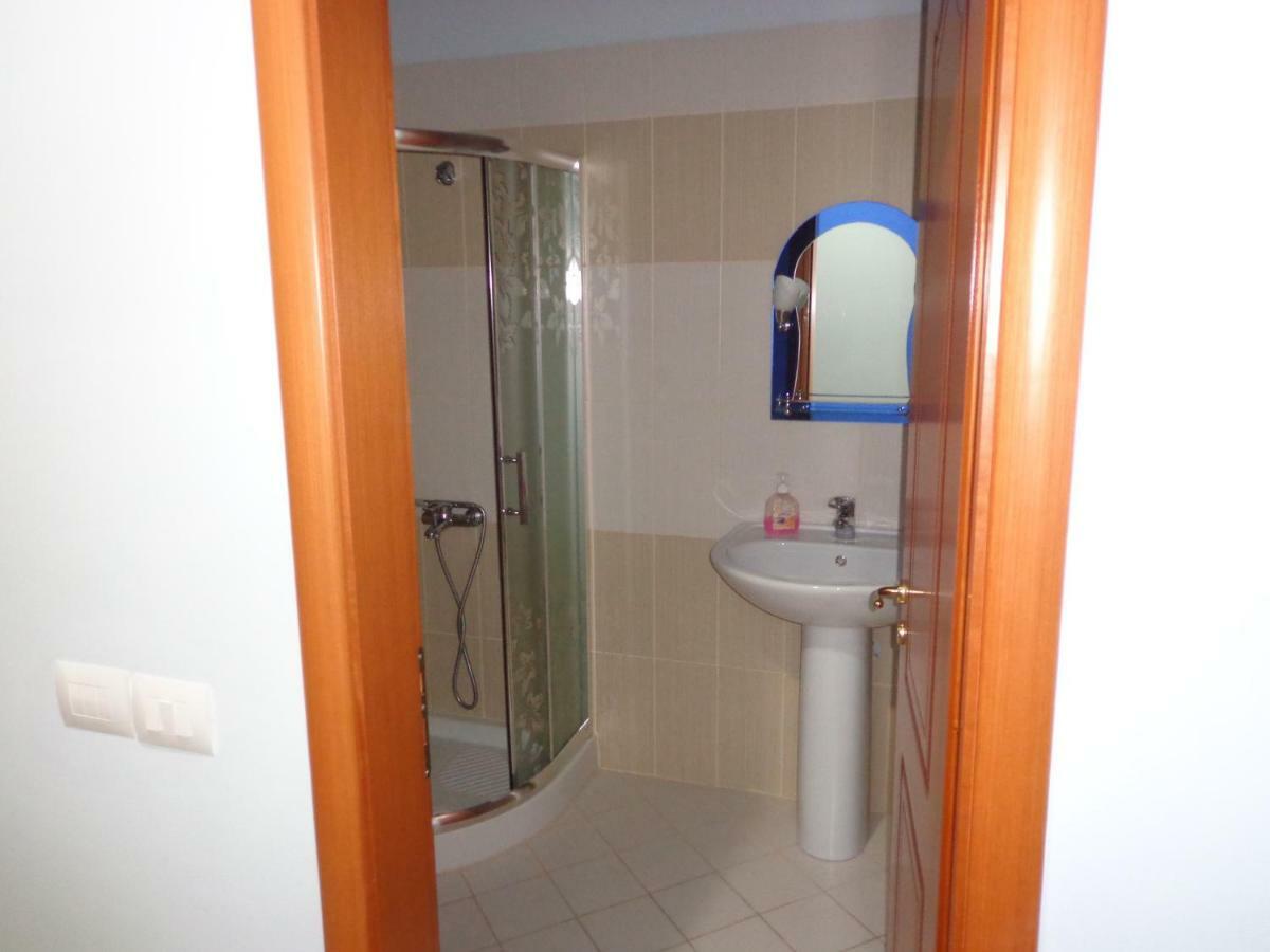 Olympian Rooms Dhërmi エクステリア 写真